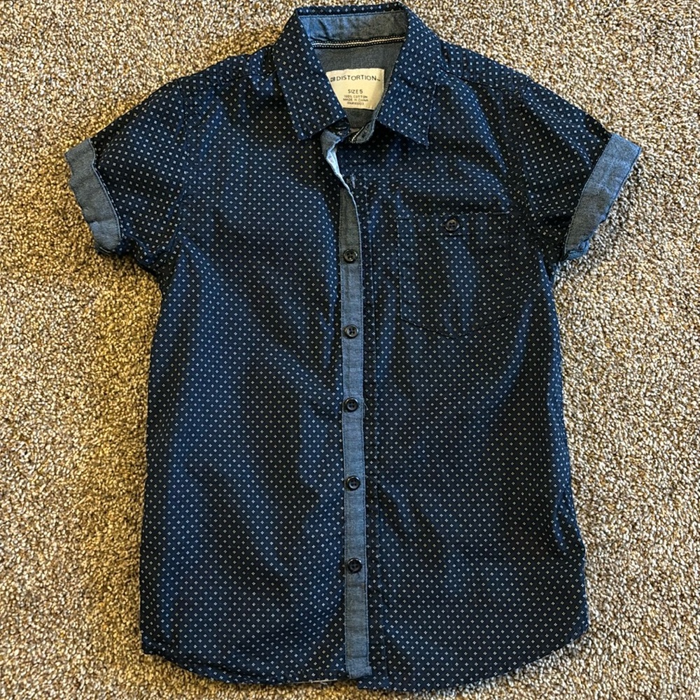 Boys size 5 navy blue button down shirt